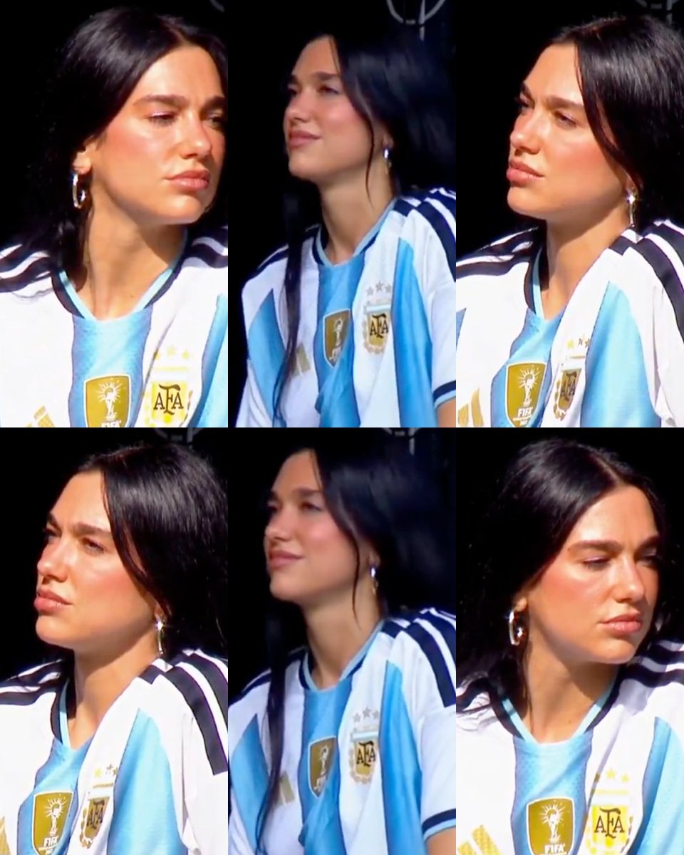 Una imagen que NUNCA pensaste ver en tu vida. Dua Lipa viendo El Superclásico de Argentina en La Bombonera con una camiseta de La Albiceleste.
