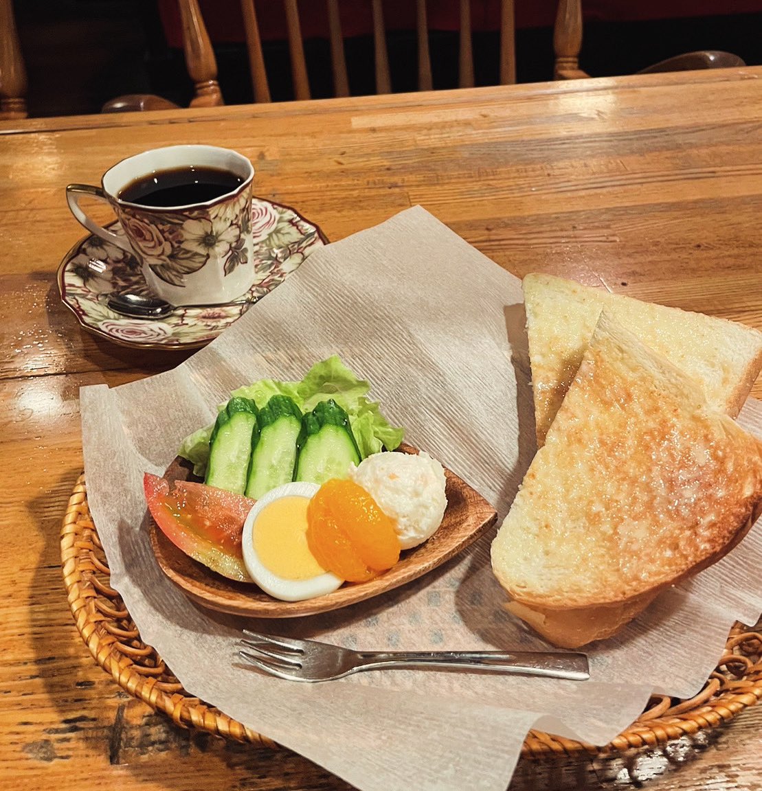 coffee87samurai's tweet photo. おはようございます☕️
昨日は冷たい雨でしたが、いかがお過ごしでしたでしょうか？
今週もどうぞよろしくお願い致します🙇‍♀️
1日のスタートは、侍のこちらのモーニングセットでいかがですか😊お好きなお飲み物に、プラス200円でこちらのトーストとサラダがつきます✨ https://t.co/v7xQpdJxOi