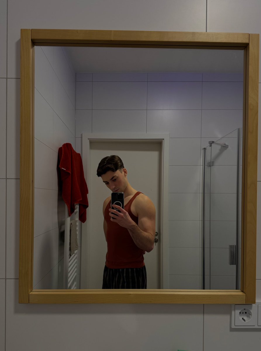 bastiS00's tweet photo. 💆🏼‍♂️💆🏼‍♂️💆🏼‍♂️ https://t.co/LHNbfnV949