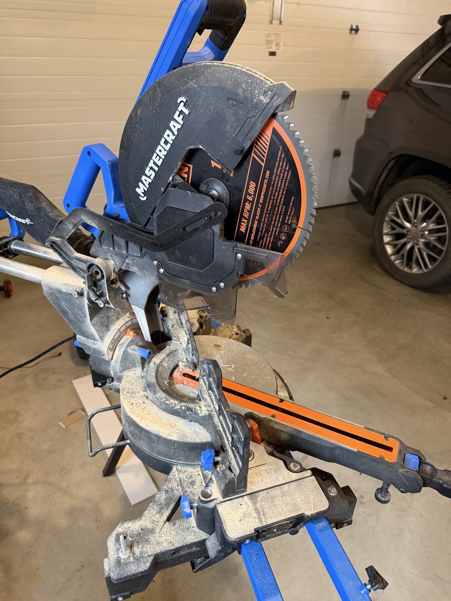 famousfacey's tweet photo. @CanadianTire. Any reason why my mastercraft mitre saw guard would blow up in my face when I'm cutting baseboard? Thank God I'm ok and please don't answer with user error because I've been using saws all my life. This is bad engineering  for the guard https://t.co/jNPgunSi3q