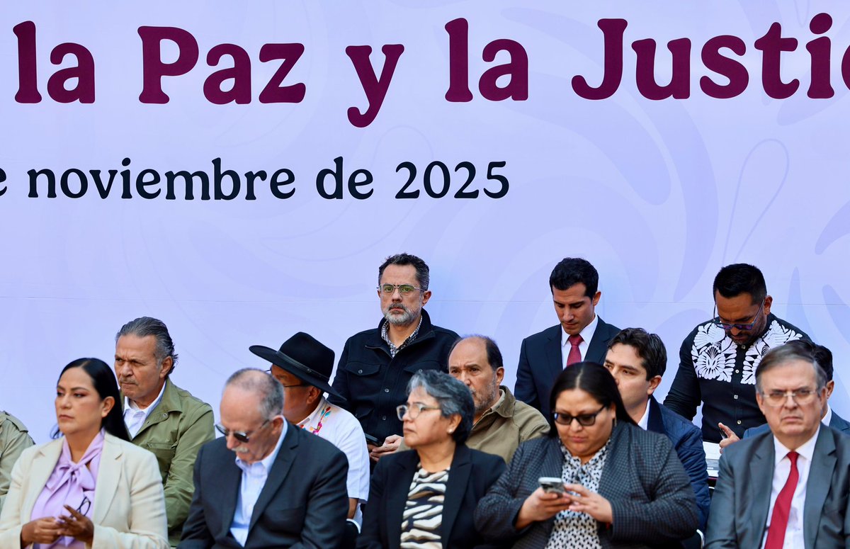 Acompañamos a nuestra Presidenta <a href="/Claudiashein/">Claudia Sheinbaum Pardo</a> a la presentación del #PlanMichoacán, una estrategia integral que seguiremos fortaleciendo con las necesidades que comente la población michoacana. Se llevará desarrollo con justicia y bienestar.