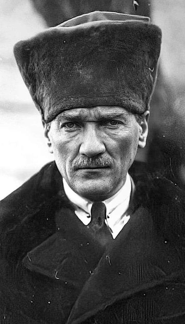 YÜCE ATATÜRK'E:

Saygı, sevgi ve özlemle...