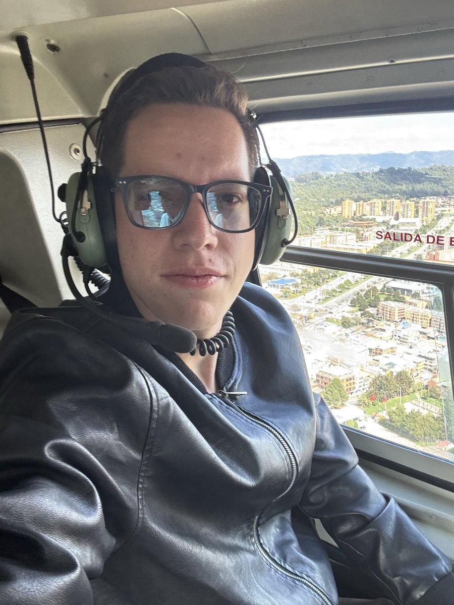 daniisalazz's tweet image. Fue una grata experiencia conocer Bogotá desde el aire. Un sueño más cumplido. Vale la pena cada esfuerzo