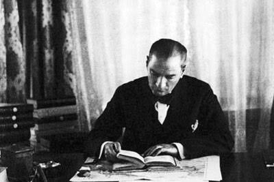 cherryynis's tweet photo. Açtığın yolda, gösterdiğin hedefe...

#10Kasım #Atatürk https://t.co/PIIjIvzpn0