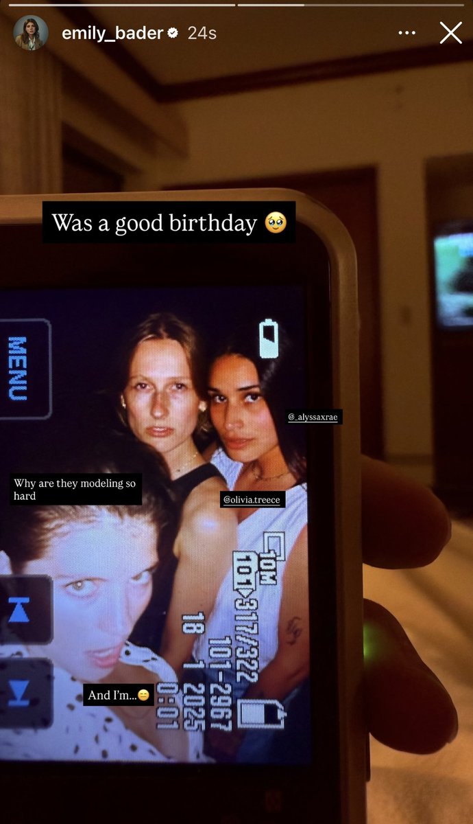 face card never declines how does she still look this good in that angle