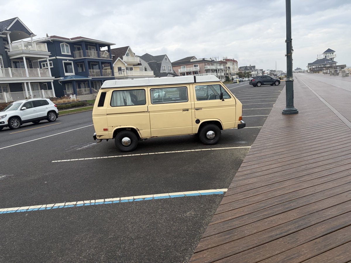 AlwaysReadyLife's tweet image. Today’s run in Spring Lake/Belmar. I found an old VW van.