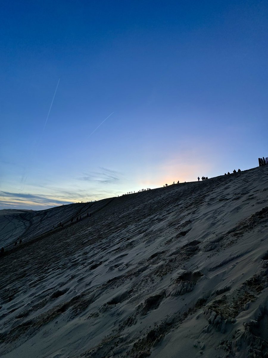 PierrickBgs's tweet image. Gravir la Dune du #Pilat nous confirme une chose : notre pays, comme notre planète, regorge de beautés exceptionnelles. 🧡

Ce week-end prolongé dans le bassin d’#Arcachon tient toutes ses promesses 🥰