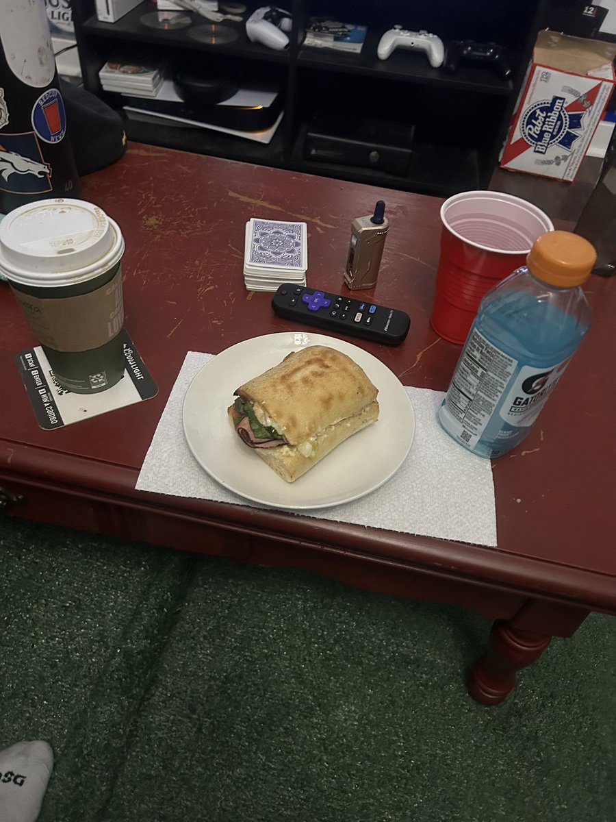 DoctorMisterSir's tweet photo. Loadout to watch my fantasy team score 60 points #averagesunday https://t.co/enMNXEAqPW