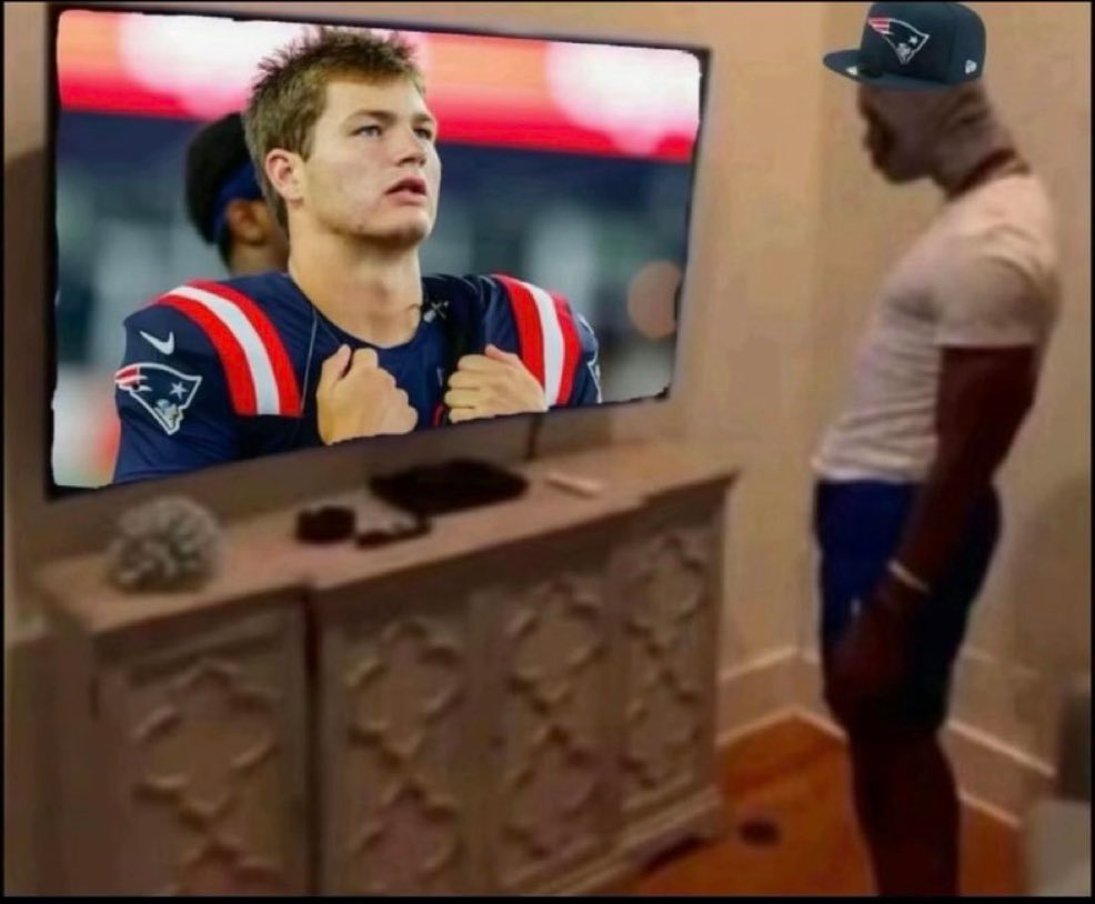 Boston_Diehards's tweet photo. Me watching Drake Maye every week https://t.co/AHIAWnfRNu