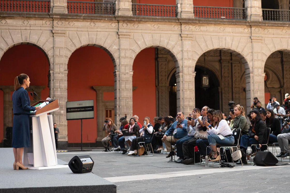 ARBedolla's tweet image. Con la Presidenta @Claudiashein y su gabinete, anunciamos el Plan Michoacán por la Paz y la Justicia, que contempla 12 ejes y más de 100 acciones, con una inversión histórica de más de 57 mil millones de pesos. Además, a través de los programas del Bienestar, se beneficiará a…