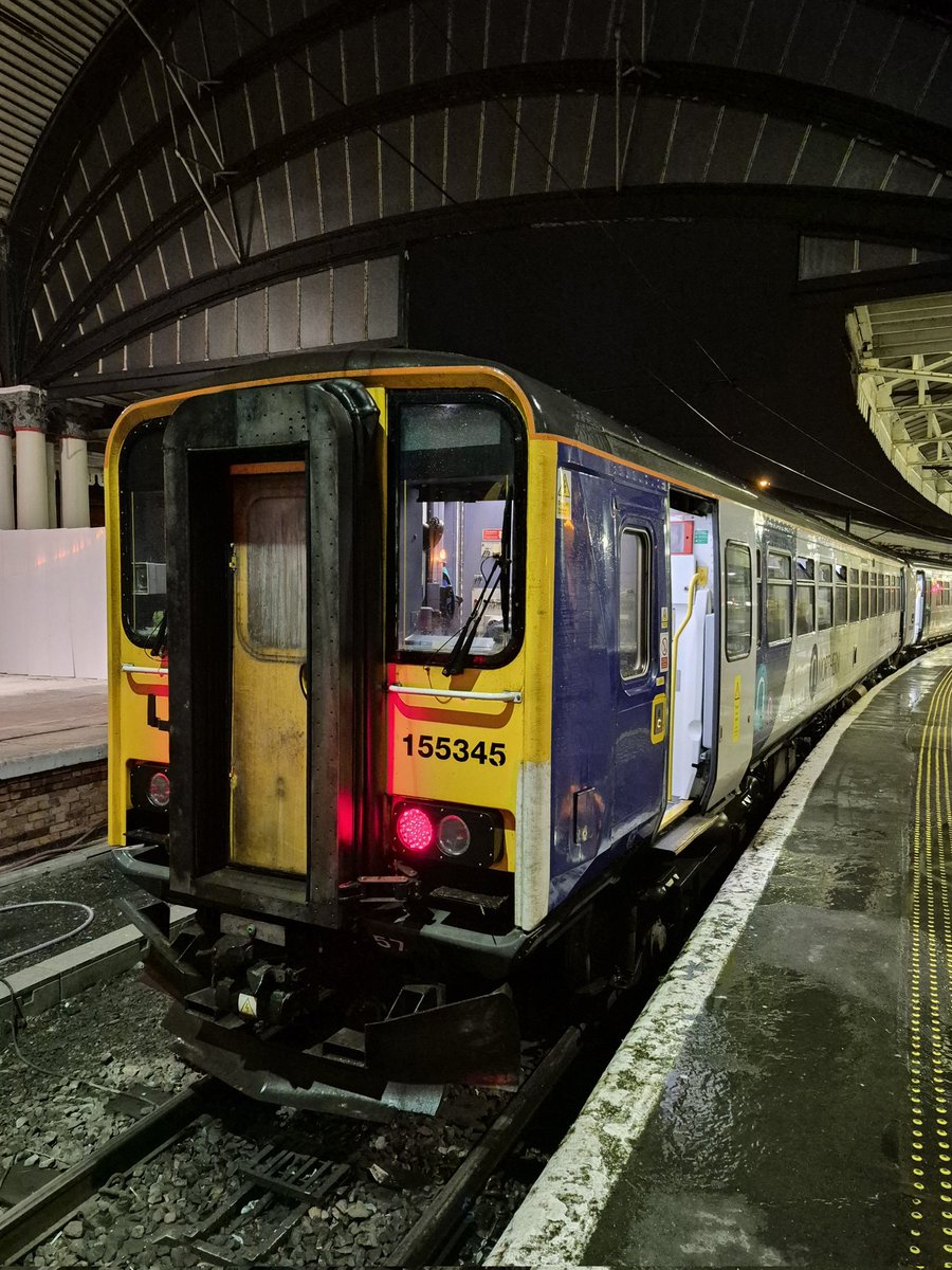 Westfield113594's tweet image. 155 345 at York Railway Station on 19th October 2025 my pic
#Class155 #yorkrailwaystation