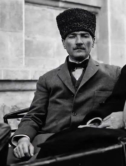 İlelebet izindeyiz Atam.