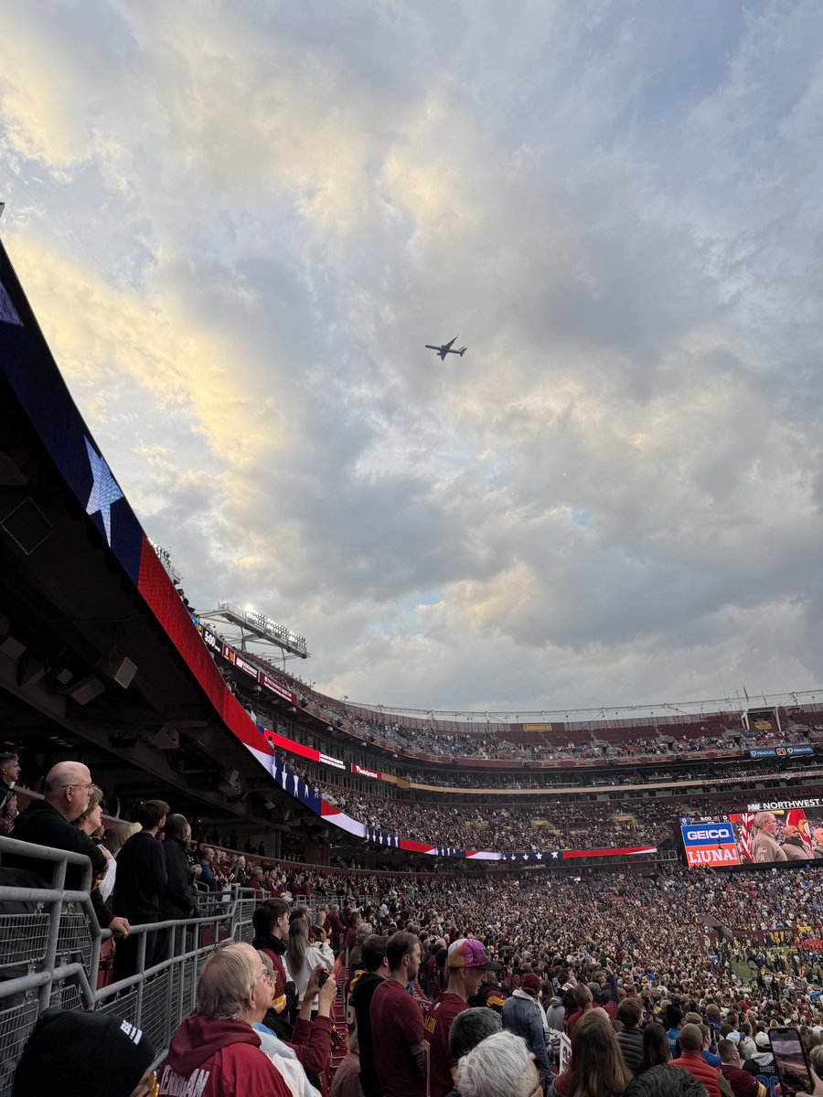Not entirely sure but looks like a US Air Force Boeing C-32 flew over the stadium during the National Anthem.

Is Trump on board? Who knows.