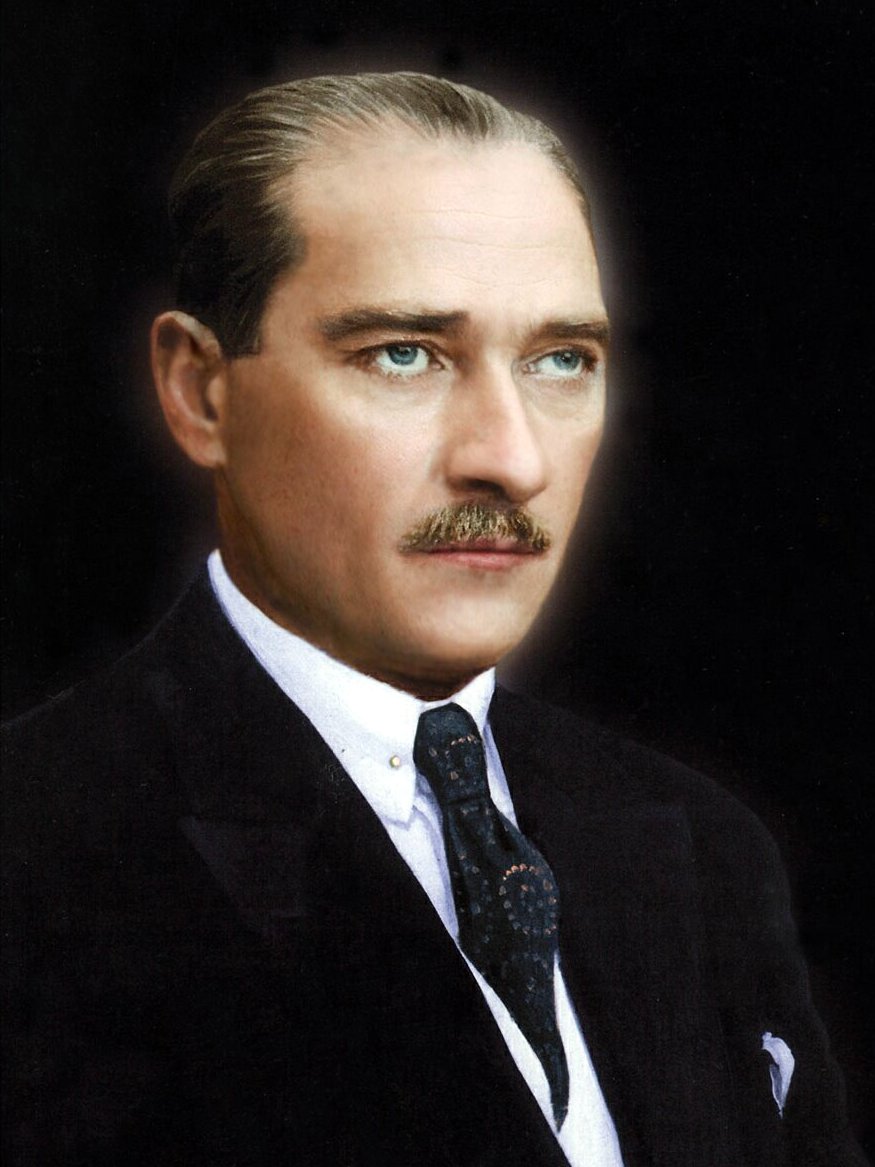 Her Kasım’da önce ben doğarım,
Ardından sen ölürsün…