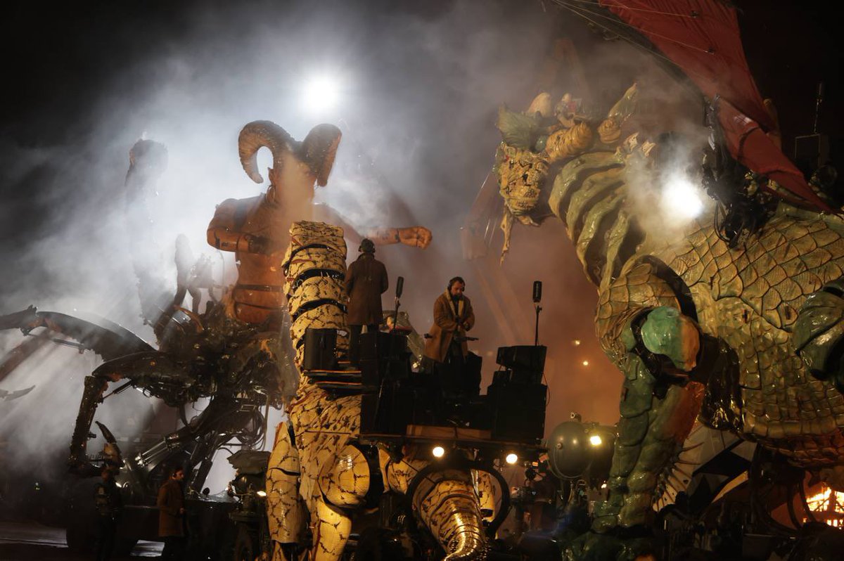 hautsdefrance's tweet image. Le Varan et le Dragon de Calais ont uni leurs forces pour un final grandiose !

👉 Trois jours d’émotion, de feu et de poésie qui ont fait vibrer toute la ville.

👏 Bravo à toutes les équipes 👏

Les #hautsdefrance, une grande terre de culture et de créativité.