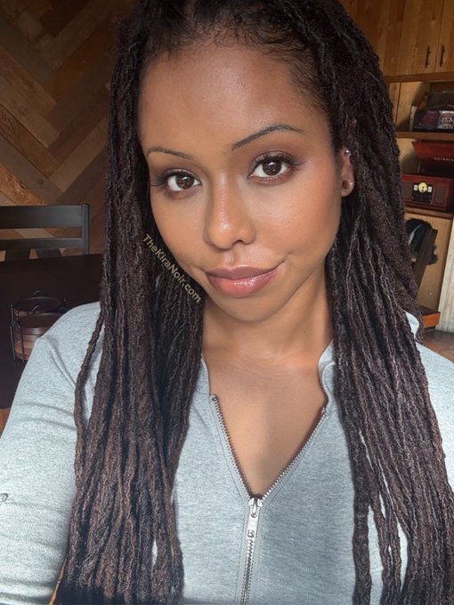 1 pic. I look so innocent (I get railed within an inch of my life for a living) https://t.co/HMyjMeA