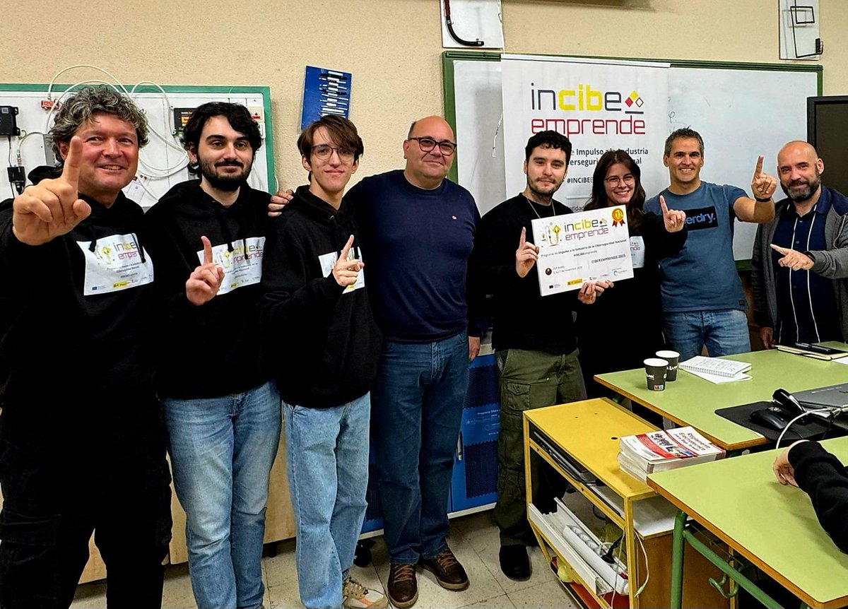 kriesgo's tweet image. CIBEREMPRENDE es el Concurso de Emprendimiento de proyectos de base tecnológica entorno a la ciberseguridad que @ClusterTICAstur y @INCIBE promueven y que compartimos en el CIFP Avilés con 4 equipos de estudiantes FP y la metodología participativa de @FIDACONSULTORES en acción 😀