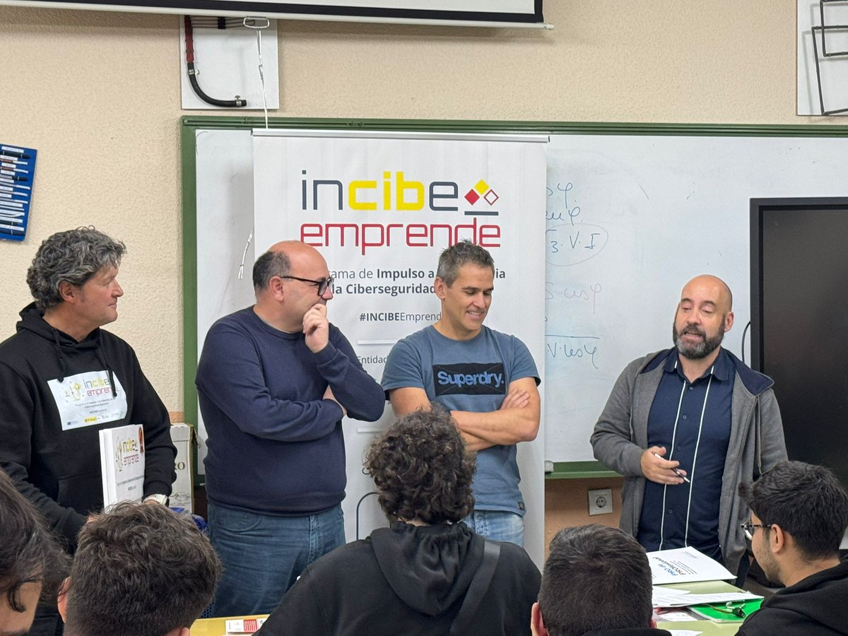 kriesgo's tweet image. CIBEREMPRENDE es el Concurso de Emprendimiento de proyectos de base tecnológica entorno a la ciberseguridad que @ClusterTICAstur y @INCIBE promueven y que compartimos en el CIFP Avilés con 4 equipos de estudiantes FP y la metodología participativa de @FIDACONSULTORES en acción 😀