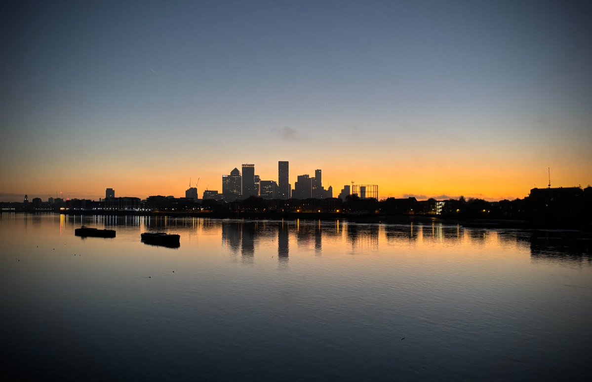 DawnNeesom's tweet image. As everyone is shouting about #BBC thought I&apos;d just post a nice pic of today&apos;s sunrise. You&apos;re welcome😉 Ooh btw see you for Breakfast @GBNEWS from 6am Monday 😘 #GBNews