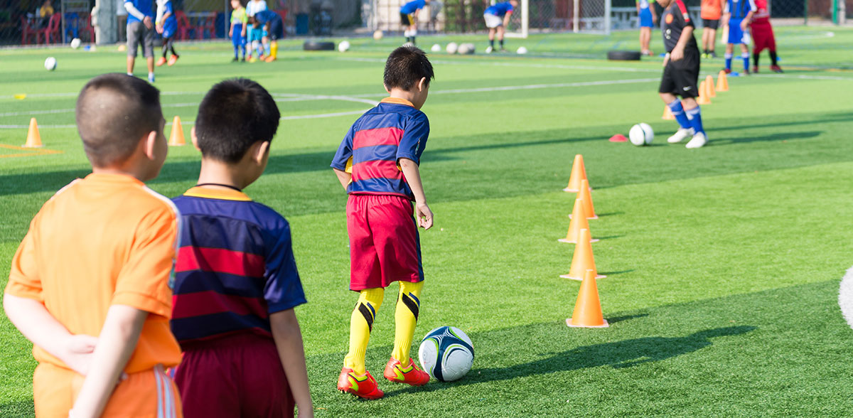 A child doesn’t come to training to perfect your session plan.
They come because football feels like freedom.

◍ For one hour, life makes sense.
◍ No pressure. No grades. No filters.
◍ Just movement, laughter, and belonging.

➟ They come to see friends.
➟ To be seen.
➟ To