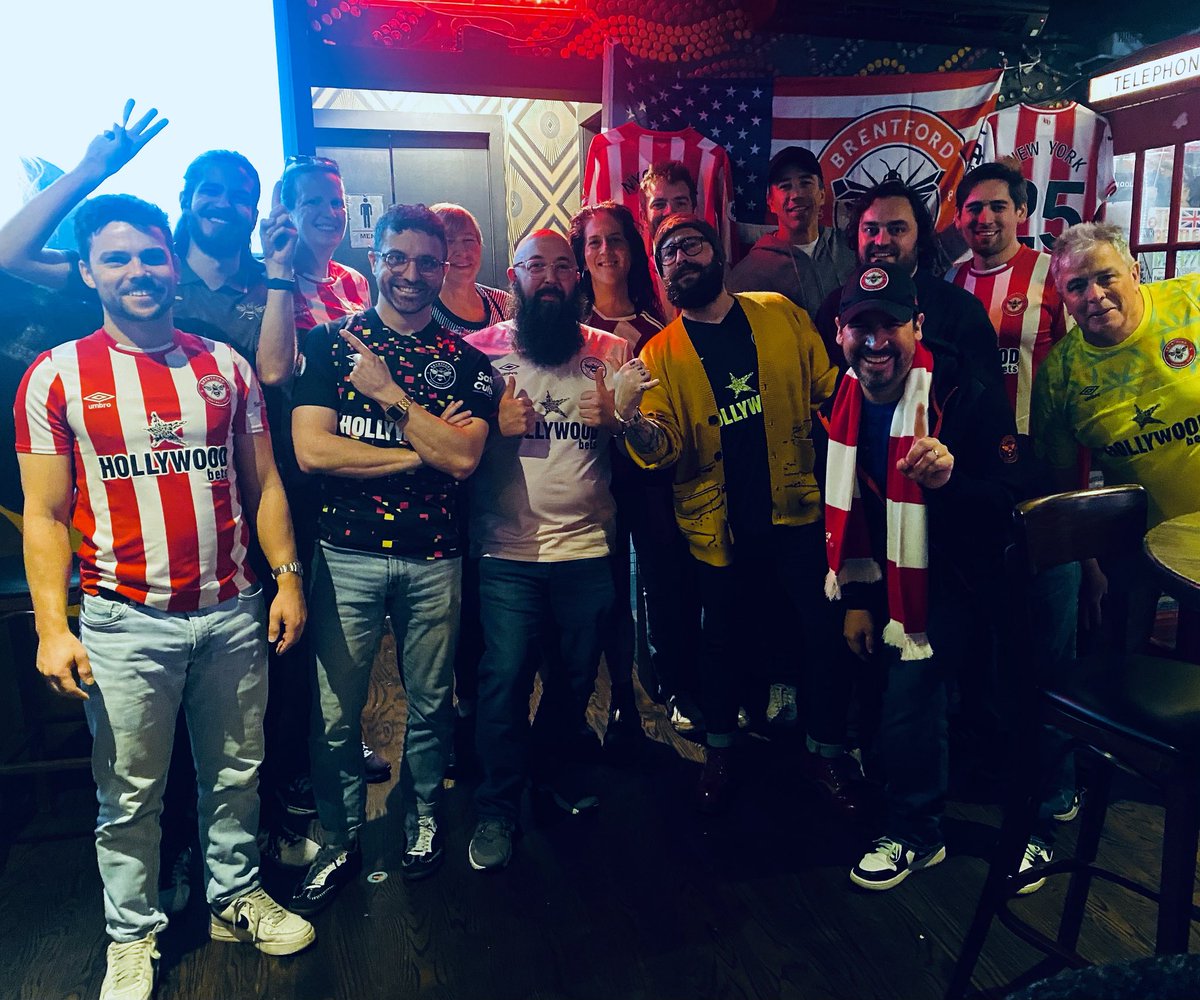 Big win for <a href="/BrentfordFC/">Brentford FC</a>! Thanks Bees fans for making the early-morning trek into The Red Lion! Was well worth it! 😉🐝🗽 #BrentfordFC #COYB #NYCBees