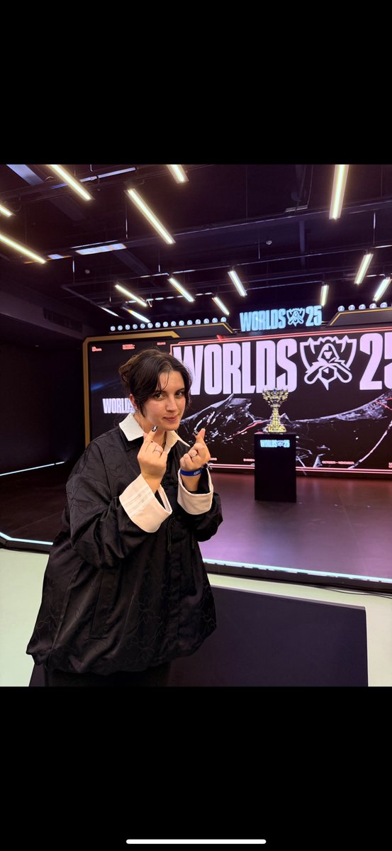 4 Worlds, 4 regions here as well!

I am incredibly grateful for all the people who have supported me all these years.
Journalism and Esports are not easy industries to work in, more than once I thought I had written my last piece…

But I hope I will continue to do what I love☺️