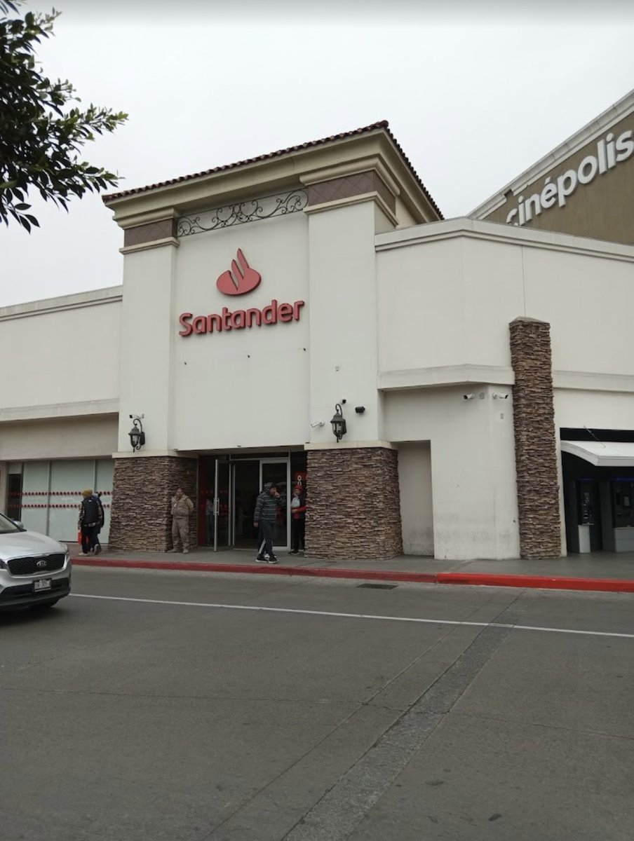 calificaser's tweet photo. Señores los asesores que tienen en el turnador, deben de ser apáticos con sus clientes! Si eres güero 👱‍♂️te trato bien /si eres moreno; no hay sistema pago a gobierno. 
¡Cuidado señores ! 3/3 
@SantanderMx @bbva @Banorte_mx @bbienestarmx @BancoAzteca @MercadoPagoMex https://t.co/L7rKYKqvbC