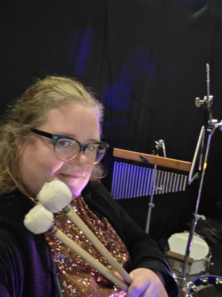 Wat had ik een top avond gisteren! Concert met de fanfare waar ik normaal barisax speel,  maar wat nu niet lukt ivm herstel van de longembolie. Dus nu zit ik helemaal achterin met heel veel slagwerk instrumenten  🥁🪇🎶