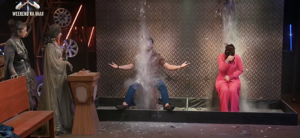NeutralBBViews's tweet photo. The aura , the unbothered aura , the savageness, task king #AbhishekBajaj 👏🔥

Nibbi is hiding her face and Abhi is unbothered like a king , sher ! 

Salman himself is falling short of words to set fake narratives against Abhi.

ᴿᴬᴮ ᴿᴬᴷᴴᴬ ♡

"UNBEATABLE ABHISHEK BAJAJ" https://t.co/2ndJt2r6zX
