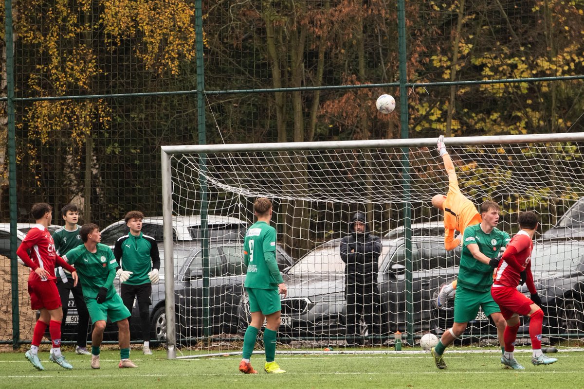 Bohemians - Pardubice B | U19 1-1

Hráč zápasu Jan Vageknecht v posledních 15 minutách zlikvidoval čtyři gólové šance soupeře potom, co se obrana našeho dorostu rozhodla, že ho nechá vyniknout.

#BohemiansPraha #Klokan #ZelenáBílá