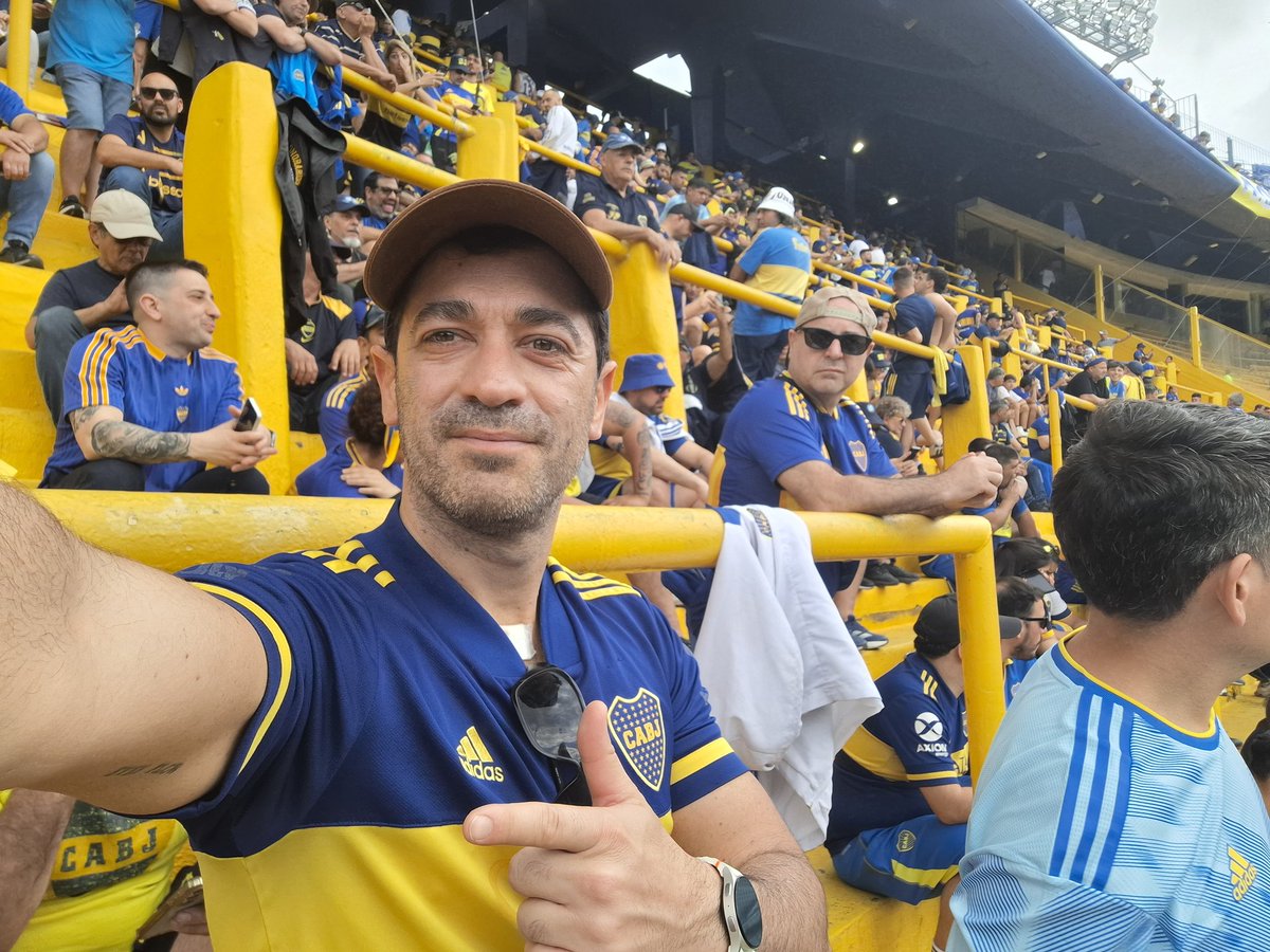 Sur media para alentar al Xeneize 
#VamosBoca 💙💛
Somos de la gloriosa barra de Boca Jrs la q llena las canchas la más grande del mundo