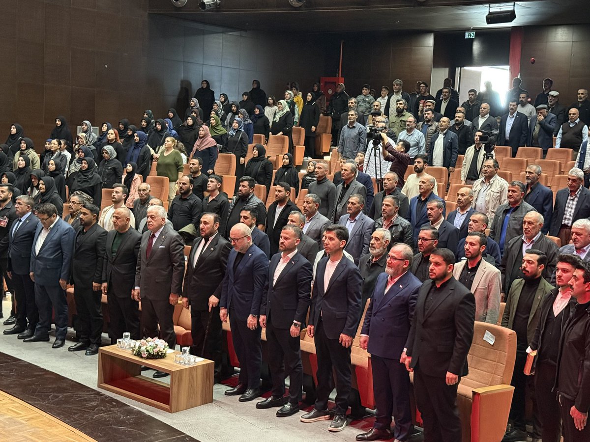 Yüce Peygamberimiz’in mübarek evladı, cennet hanımlarının efendisi Hz. Fatımatüz Zehra’nın (s.a.) anma yıldönümü programına İstanbul Milletvekilimiz Şamil Ayrım, Oğuz Üçüncü, Belediye Başkan Yardımcımız Davut Paralı, Vali Yardımcımız Mahmut Hersanlıoğlu ve MHP İlçe Başkanımız