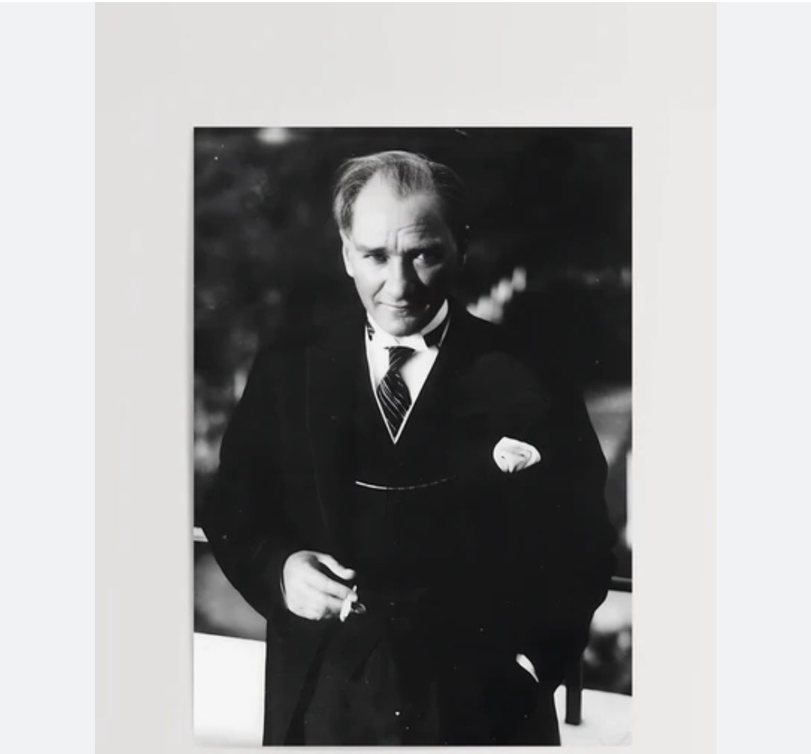 Müthiş Türk’e, destanlaşmış Türk’e, Gazi Mustafa Kemal Atatürk’e minnet ve saygıyla…