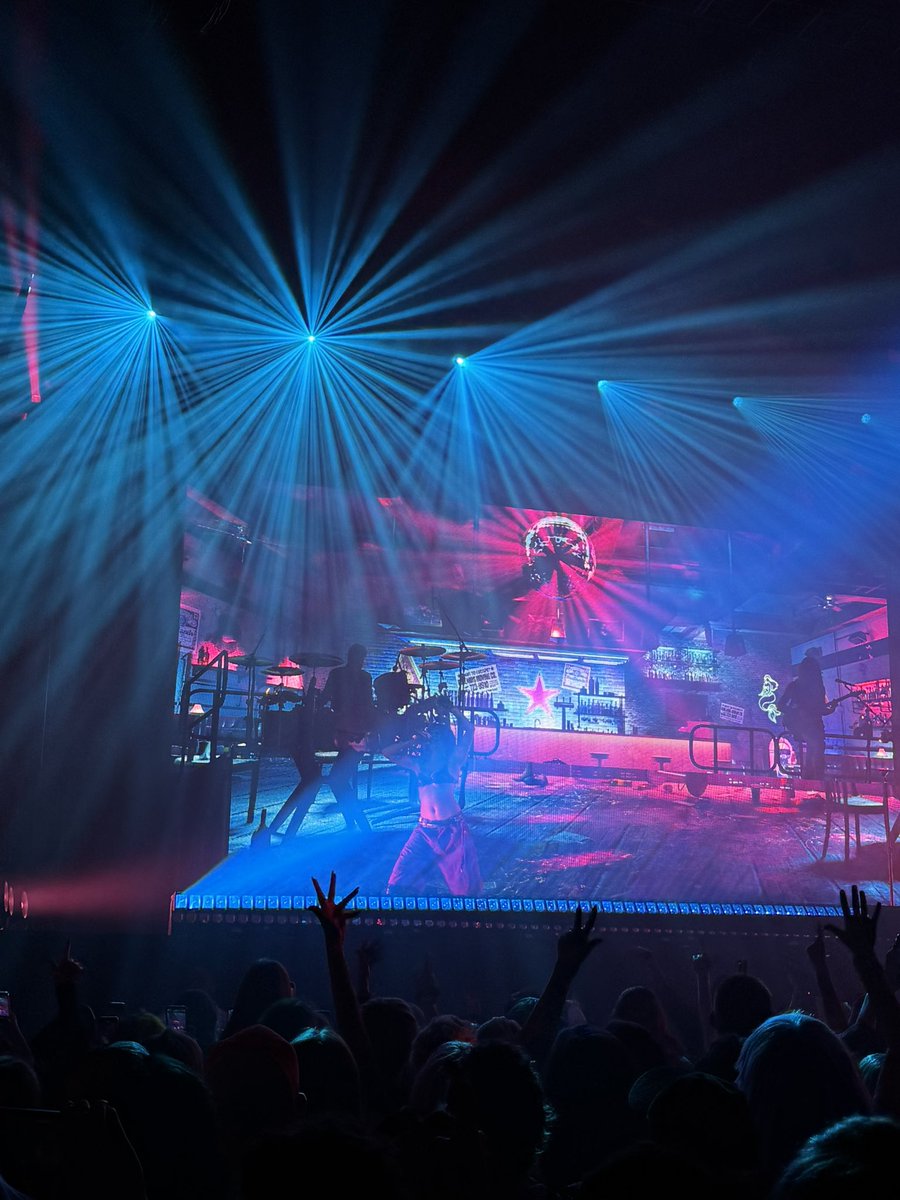 last night was absolutely incredible and 13 year old me is so happy that she got to experience the badlands