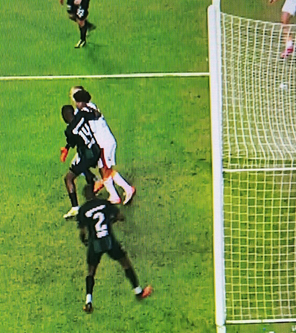 Goal_Gossip1's tweet photo. They called offside on a perfectly legitimate goal. VAR stepped in and the referee clearly has a bias against Osimhen.🤣 https://t.co/053D34bpXB