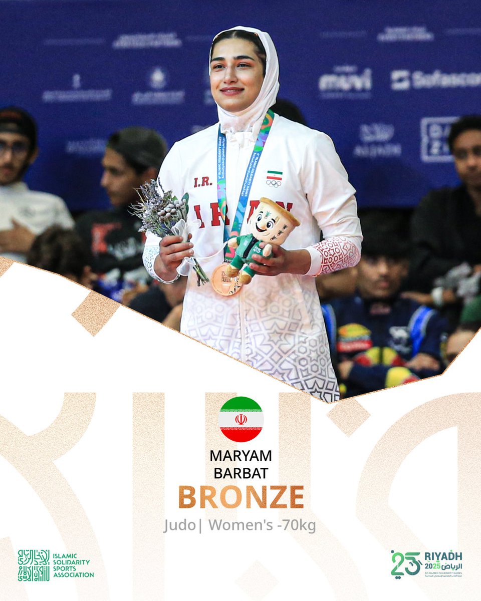 Yalangoch ayollar hammomda sikishmoqda