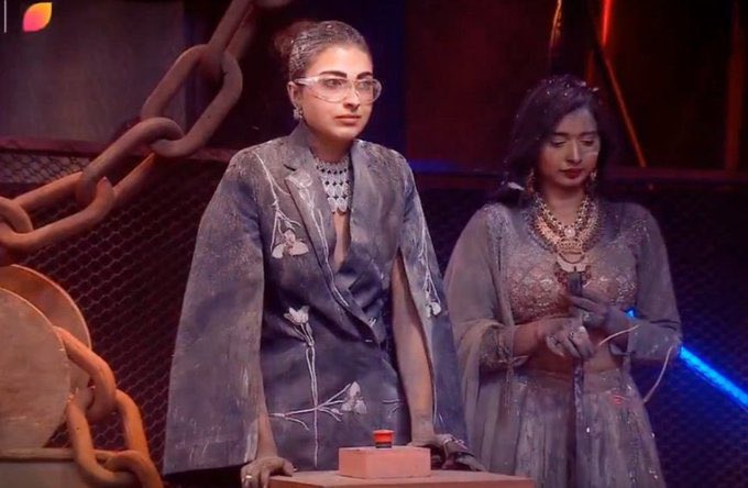 dimagmatkhaa's tweet photo. 1 MILLION COMPLETE > 

CONGRATULATIONS EVERYONE... FIRST FEMALE CONTESTANT OF THIS SEASON TO HAVE 1M TREND >

THE FARRHANA BHATT SEASON 

#FarrhanaBhatt • #BiggBoss19 https://t.co/qQDnzGHzE4