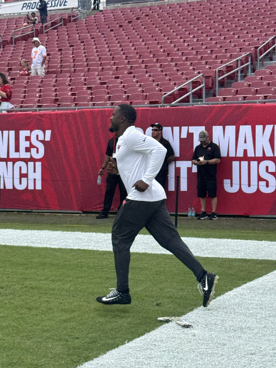 AileenHnatiuk's tweet image. Legendary Lavonte David #Bucs