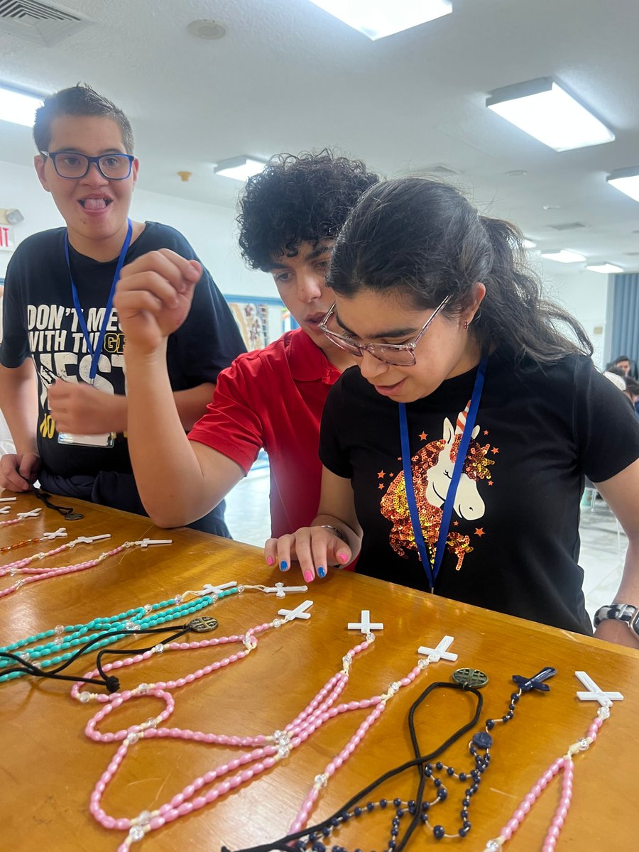 ColumbusHS_Mia's tweet image. Earlier this week, our Faith &amp;amp; Mission team and LINK Club shared a beautiful retreat experience with our friends from Great Heights Academy. Moments like these remind us what it means to live our Marist mission each day. #CPride #Adelante