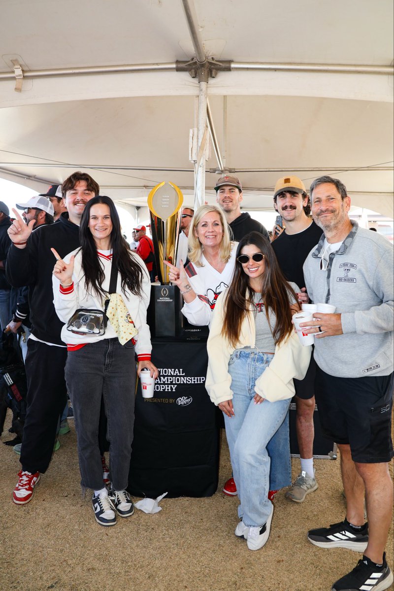 Double T Varsity Club tweet media