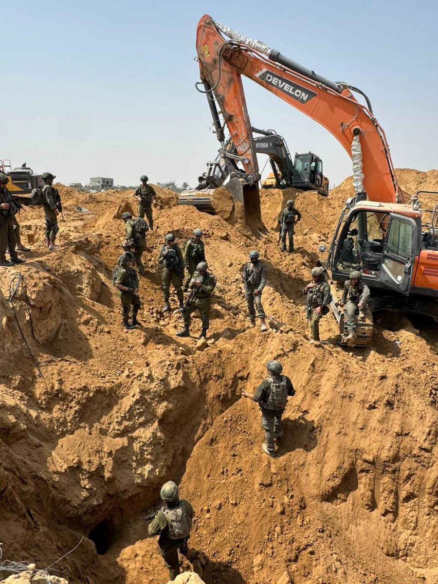 הציוץ הזה מוקדש לאותם אנשי צללים שעמלו במשך שנים בדרך לא דרך להביא את הדר גולדין הי״ד לקבר ישראל ושאי אפשר לפרסם את שמם וההקשר שלהם למאמצים. 

בשנה וחצי האחרונות, עם כניסת כוחות צה״ל לרפיח, נעשו פעולות דרמטיות, מסוכנות ומלאות בתעוזה למציאת הדר.
לא הניחו שם יום בלי לעסוק בזה.
מיטב