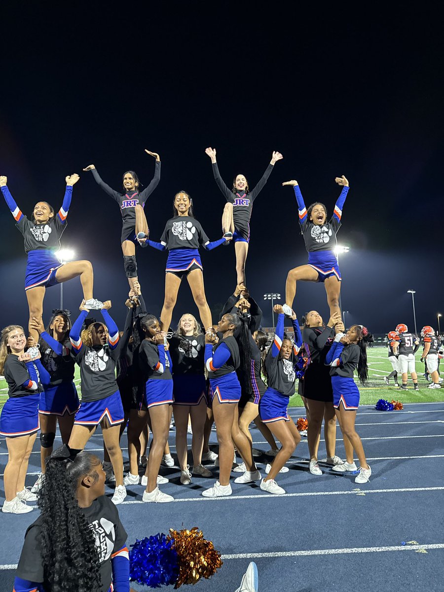 Cover1nonprofit's tweet image. 2-4-6-8!  Who do we appreciate it?
@JRTAthletics Cheer! Happy to support the cheer team w/ long sleeve crop tops to help keep them warm under the Friday Night Lights!  Coach Childress is doing great things for the squad, &amp;amp; the team had a great sideline and comp season!