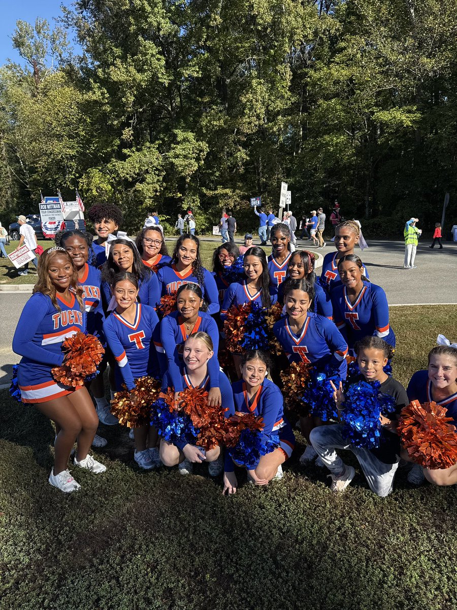 Cover1nonprofit's tweet image. 2-4-6-8!  Who do we appreciate it?
@JRTAthletics Cheer! Happy to support the cheer team w/ long sleeve crop tops to help keep them warm under the Friday Night Lights!  Coach Childress is doing great things for the squad, &amp;amp; the team had a great sideline and comp season!