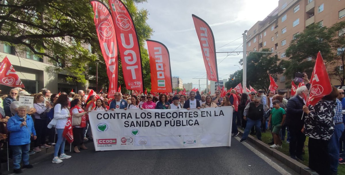 FACUA's tweet image. Decenas de miles de andaluces han salido hoy a la calle para denunciar la aberración que está cometiendo el gobierno de Moreno Bonilla con la sanidad pública, poniendo vidas en peligro.