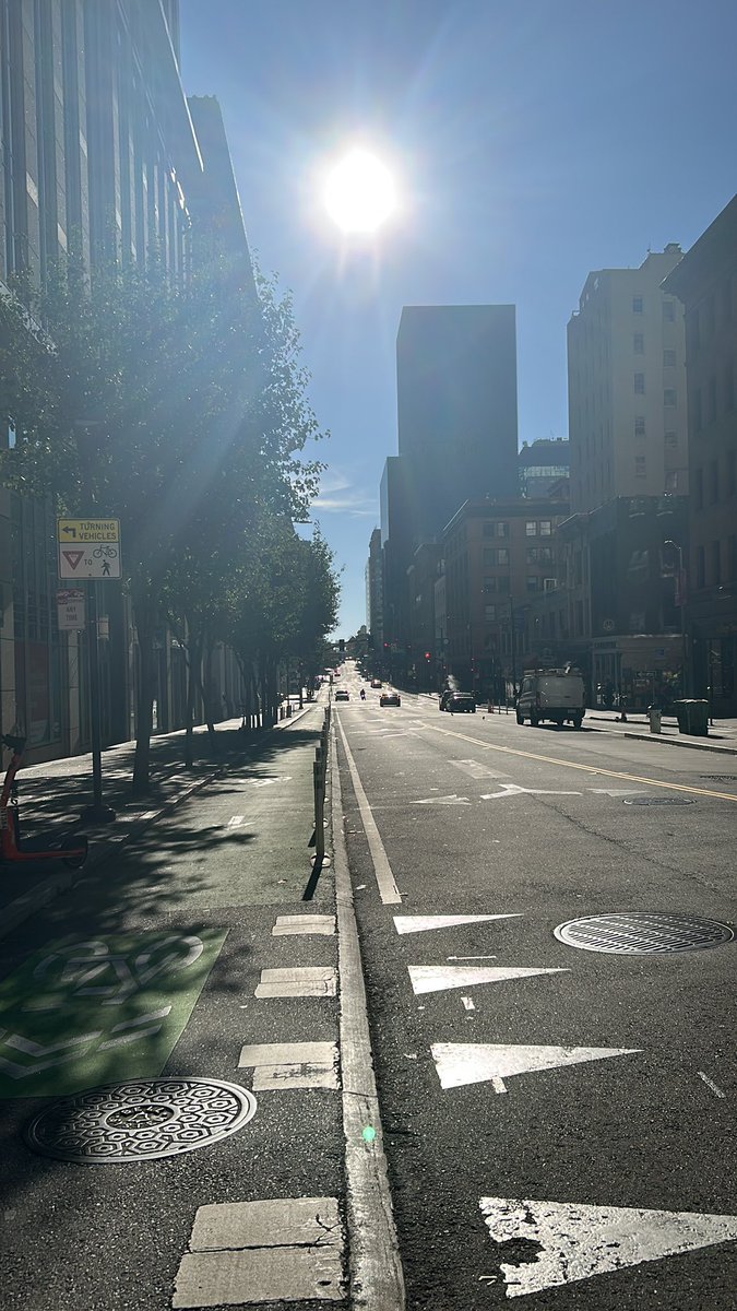 avimakesrobots's tweet image. Really feels like summer in sf