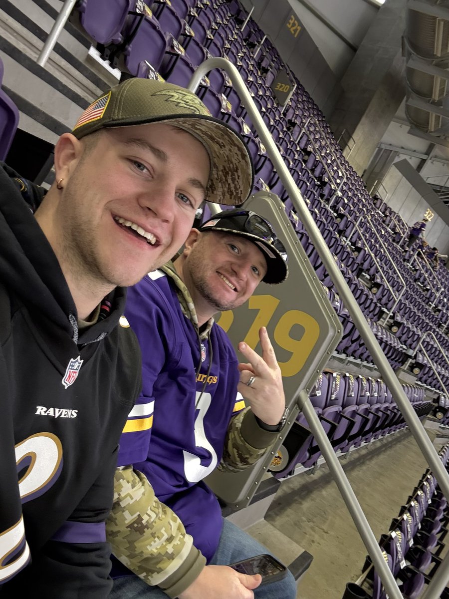 Sam_Bam404's tweet photo. #skolsalute #SaluteToService @Vikings https://t.co/hXcJLuCf5g