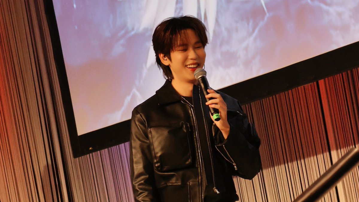 GMMTV's tweet photo. It’s our first time here, and we’re truly impressed! Thank you so much for coming to see us. Hope we’ll meet again soon! 😘 

Wir sind zum ersten Mal hier in Berlin und total begeistert! Vielen Dank für euren Besuch! Hoffentlich sehen wir uns bald wieder! 😘  

เป็นครั้งแรกที่มาที่นี่ พวกเราประทับใจมาก ๆ ครับ ขอบคุณที่มาหาพวกเรานะครับ หวังว่าเราจะได้เจอกันอีกครับ 😘 

#BP1stFMBerlin 
#GMMTV