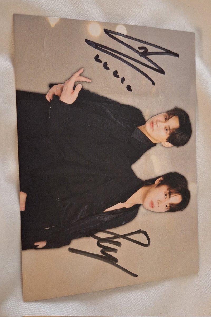 DSCats1004's tweet photo. Thank you from the bottom of my heart. I will cherish this photo just like the one I took in Rome and the one with you today. They are part of my secret treasure. I know you put time and love into signing them all.
 BOUNPREM BERLIN FM
#BP1stFMBerlin https://t.co/h6CoUwCKyS