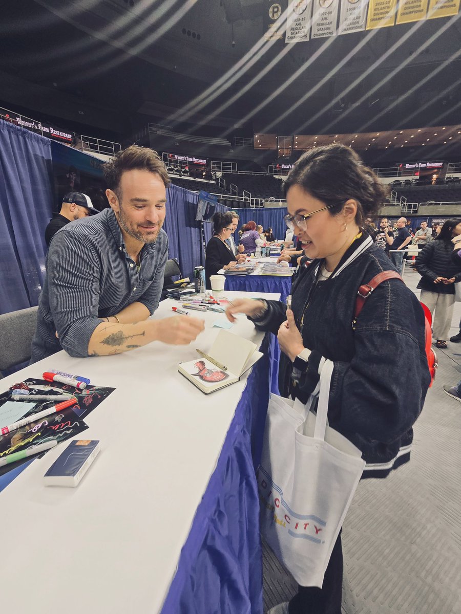 artbyktgamboa's tweet image. gotta catch em all 😈
#daredevil #ricc #rhodeislandcomiccon #ricomiccon