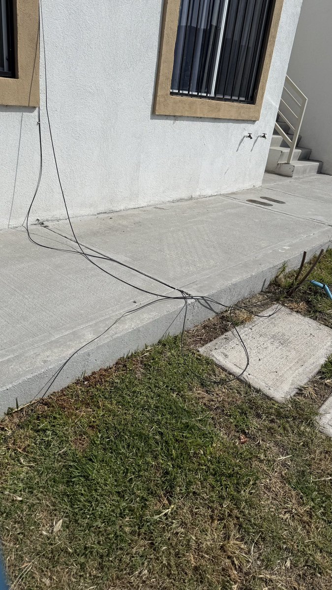 OLGA_1's tweet photo. Tristemente ya casi el mes y los cabes siguen sueltos, quien no hace su chamba @Megacable https://t.co/G6jFvIYEvX